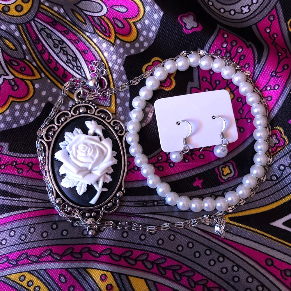 Faux pearl set
